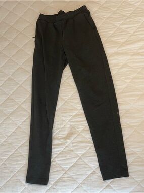 Champion Men's Dark Grey Slim Fit Jogger Pants